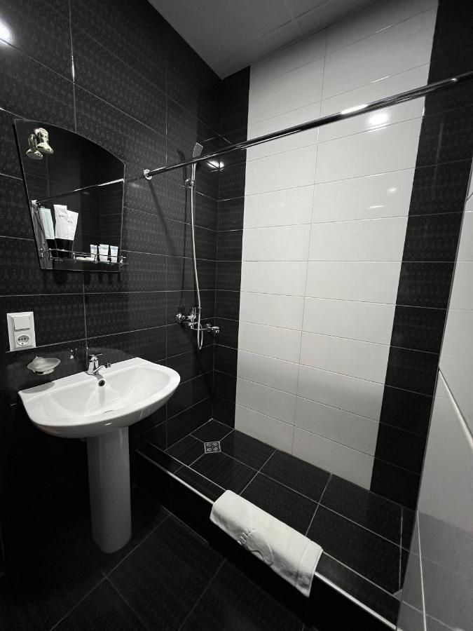 Granada Hotel And Restaurant Tbilisi Luaran gambar